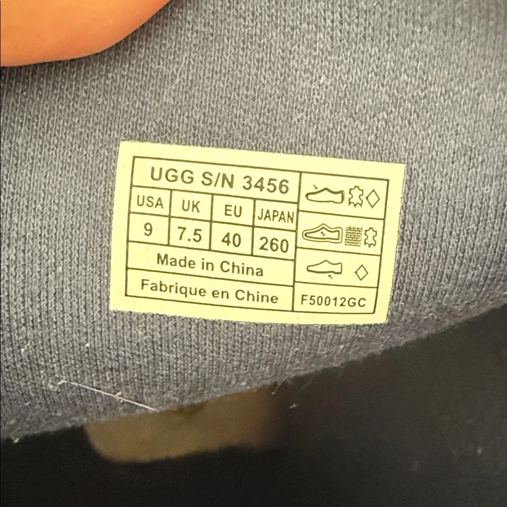 UGG Women's Black and Navy Lace-Up Boots - Picture 15 of 15